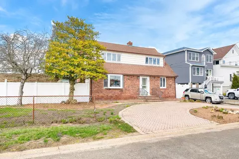 39 Mitchell Ave, Babylon, NY 11702