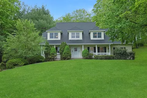 5 Sherwood Farms Ct, Stony Point, NY 10980