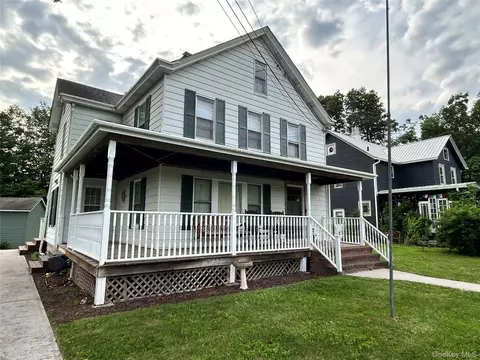 42 Highland Ave, Mount Hope, NY 10963