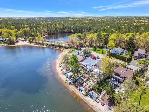 165 Lakeside Trl, Ridge, NY 11961