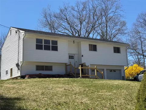 7 Steven Ct, Poughkeepsie, NY 12603