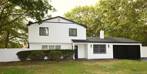 2 Little Hill Rd, Setauket, NY 11733