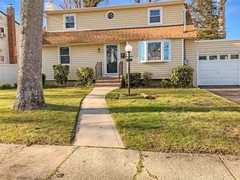 63 Brendan, Massapequa Park, NY 11762