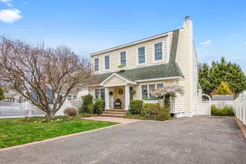 414 4th St, East Northport, NY 11731
