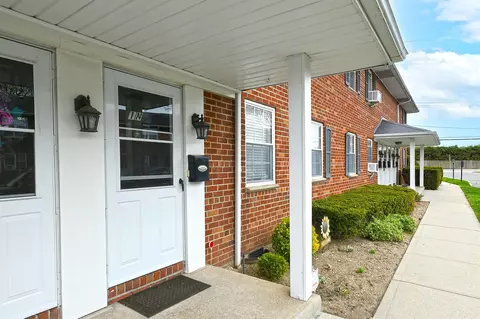 257 Hicksville Rd #1N, Bethpage, NY 11714