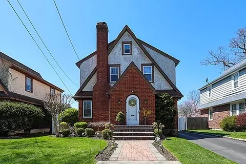 1642 Wales Ave, Baldwin, NY 11510