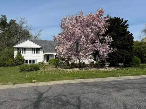 45 Crabapple Rd, North Hempstead, NY 11030