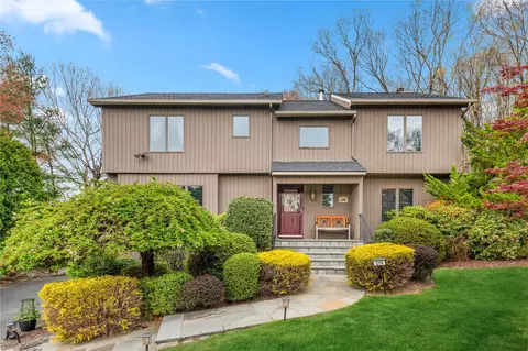 219 Briarwood Dr, Somers, NY 10589