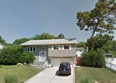 407 Elmwood St, Islip Terrace, NY 11752