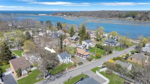 152 Walnut Rd, Kings Park, NY 11754