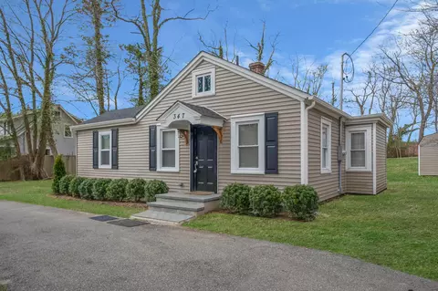 347 S Country Rd, Brookhaven, NY 11719