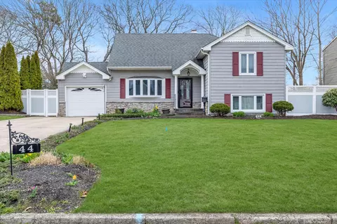 44 Picket Ln, Centereach, NY 11720
