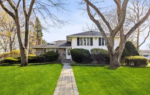 39 Maridon Ln, Commack, NY 11725