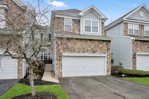 247 Woodlands Dr, Tuxedo, NY 10987