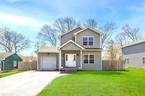 246 N Country Rd, Brookhaven, NY 11777