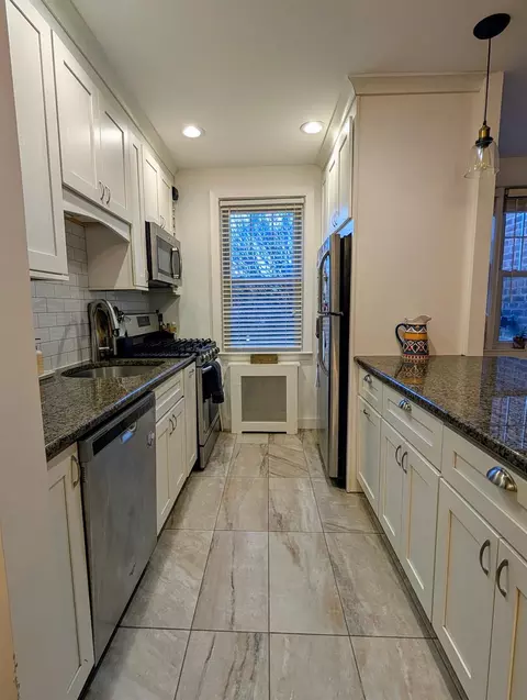 200 N Village Ave #B1, Rockville Centre, NY 11570