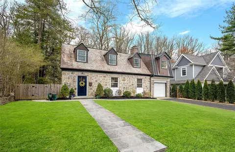 38 Reynal Rd, White Plains, NY 10605