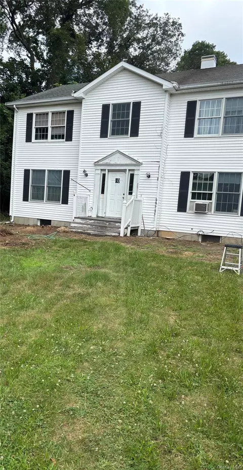 60 Randall Rd, Wading River, NY 11792