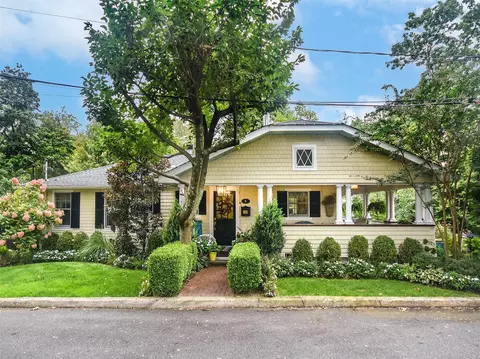 6 Winding Way, Sea Cliff, NY 11579