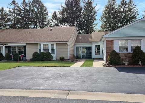 16 Hearthside Dr, Mount Sinai, NY 11766