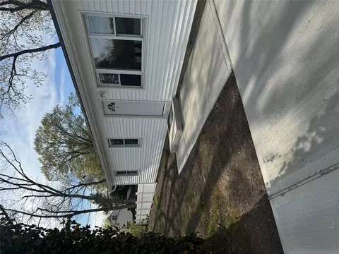 1 Pine Rd, Middle Island, NY 11953