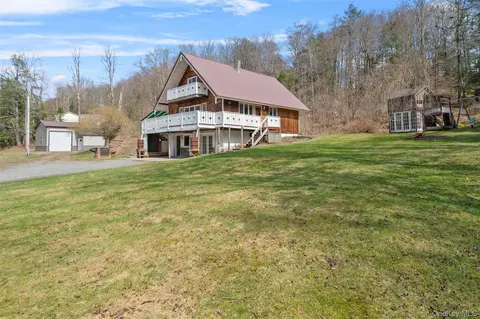 242 Callicoon Center Rd, Callicoon, NY 12748