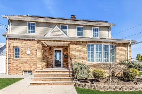 209 Bay Ave, Hicksville, NY 11801