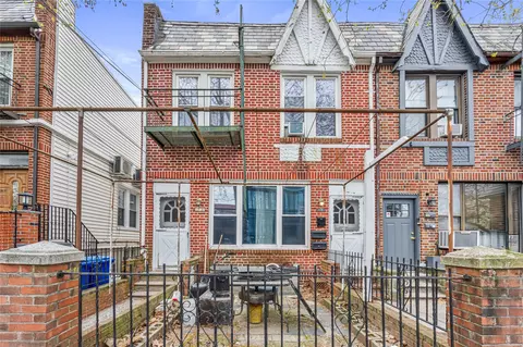 1816 21st Dr, Astoria, NY 11105