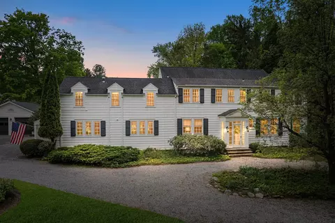 216 Barker St, Mount Kisco, NY 10549