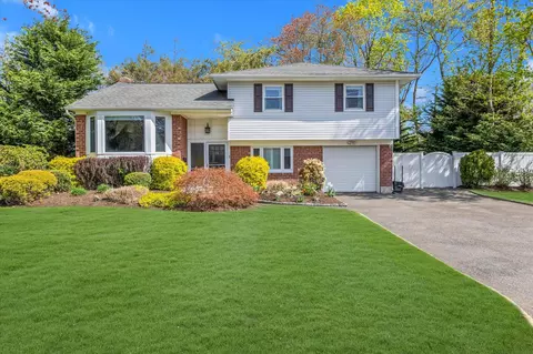 1 Earl Gate, Melville, NY 11747