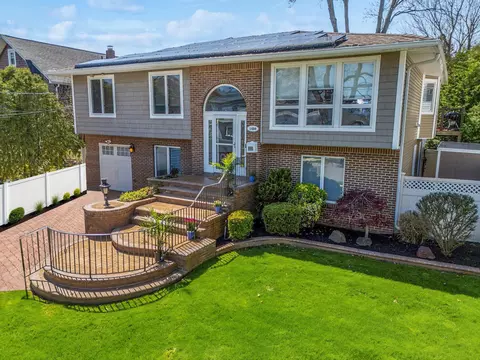 1490 Briard St, Wantagh, NY 11793