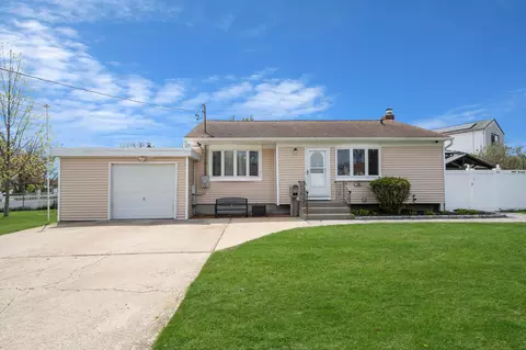 190 Front Ave, Brentwood, NY 11717