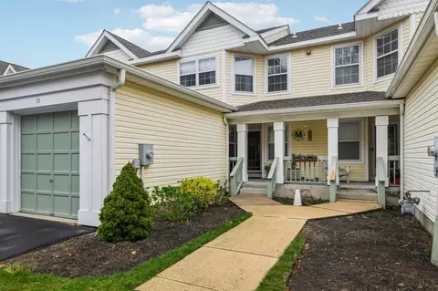13 Commodore Cir, Port Jefferson Station, NY 11776