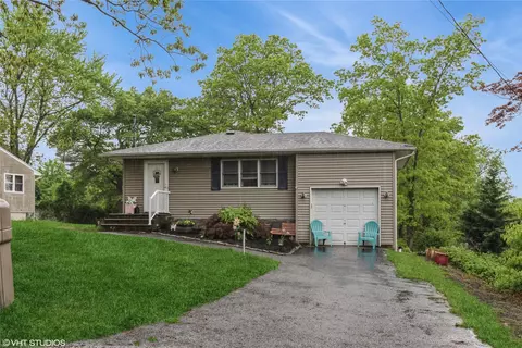 32 Seusing Blvd, Ronkonkoma, NY 11779