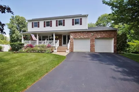 18 Colgate Dr, Clarkstown, NY 10954