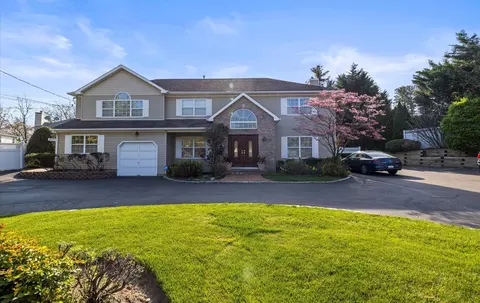 100 Glen Cove Rd, North Hempstead, NY 11548