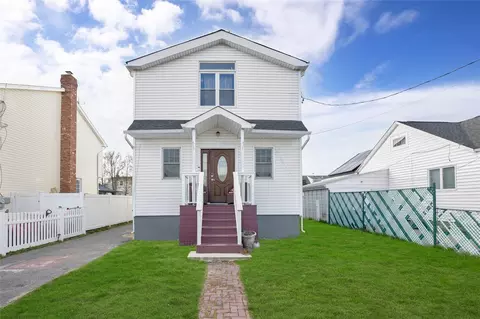 71 E Kissimee Rd, Lindenhurst, NY 11757
