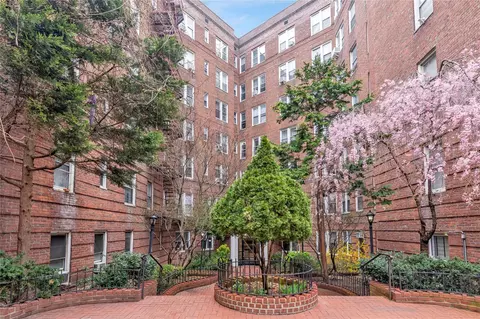 42-15 81st St #5J, Elmhurst, NY 11373