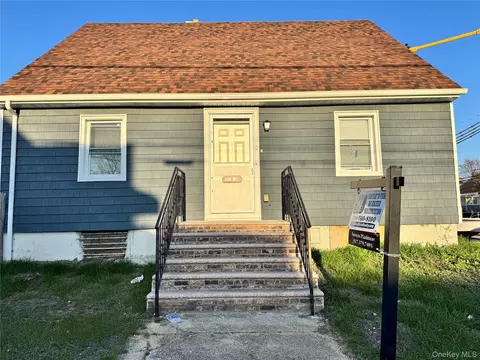 25907 147th Rd, New York, NY 11422