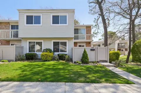 223 Springmeadow Dr #A, Holbrook, NY 11741