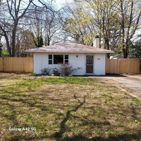 170 Cumberland St, Mastic, NY 11950