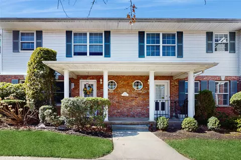 33 Jamie Ct, Ramapo, NY 10901