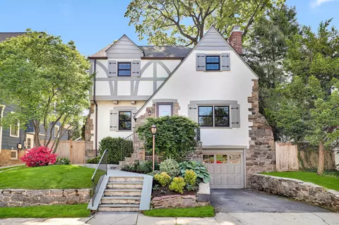 7 Gerlach Pl, Larchmont, NY 10538