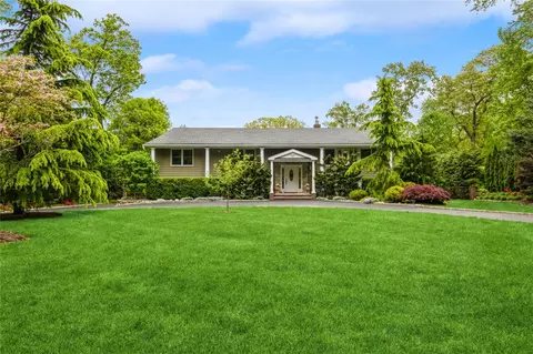 3 Lori, Woodbury, NY 11797