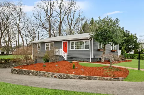 70 Oak Ridge Rd, Mount Pleasant, NY 10570