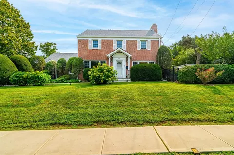 80 Mckinley Ave, White Plains, NY 10606