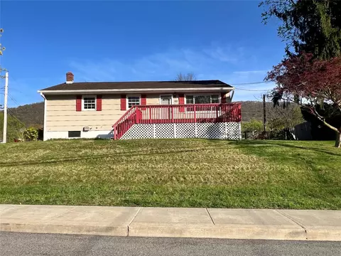 60 Phillips St, Beacon, NY 12508