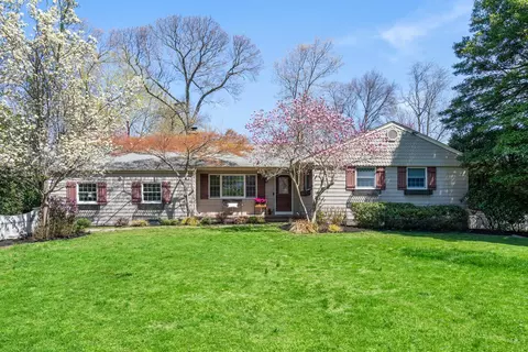 1 Derby Dr, Stony Brook, NY 11790