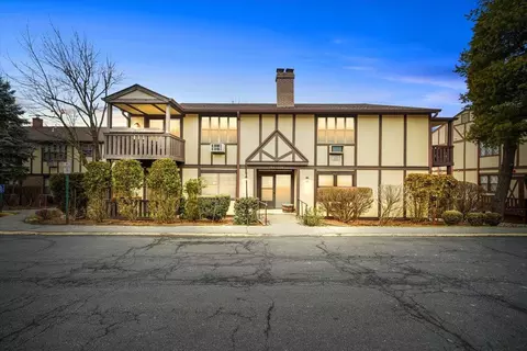 995 Sierra Vista Ln, Clarkstown, NY 10989