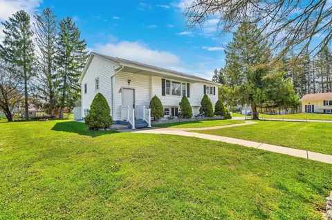 18 Stirrup Dr, Newburgh, NY 12550